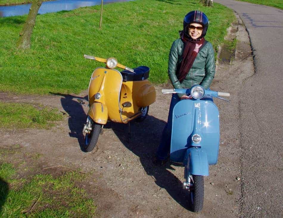 Vespa V50 in Giallo Positano from 1974 and a Vespa V50 in blue from 1968