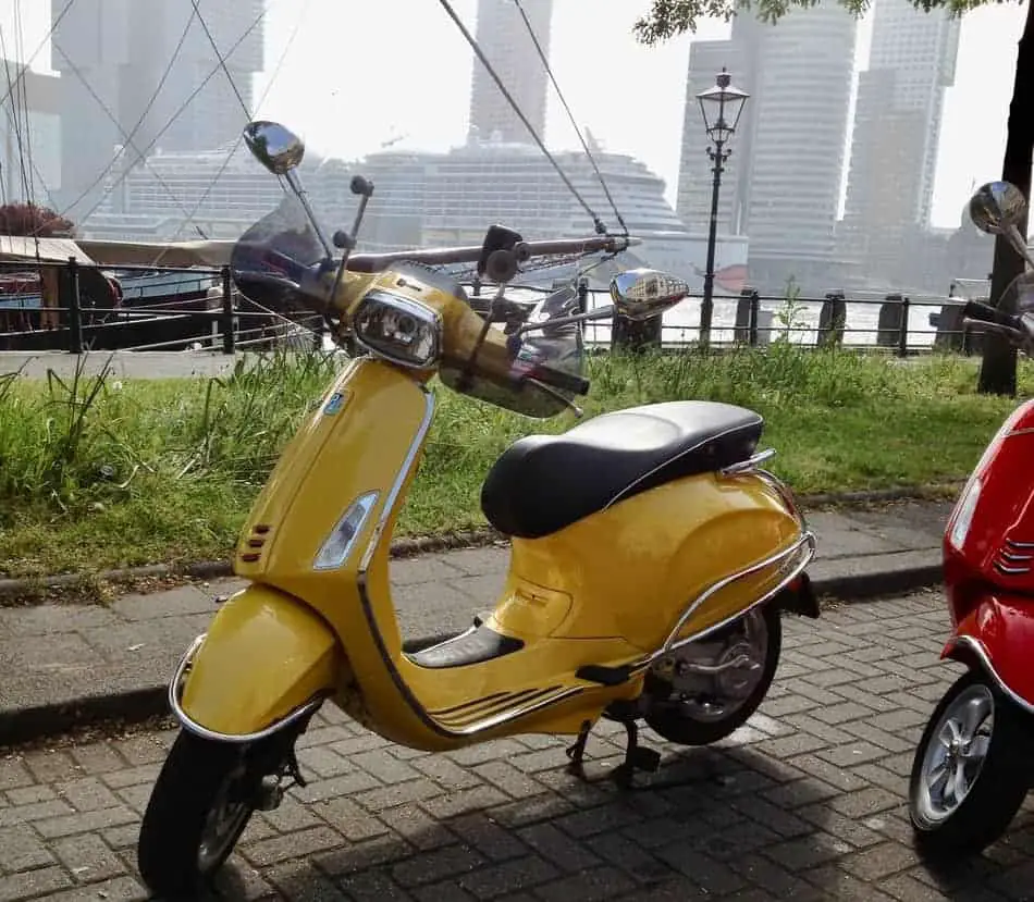 Vespa Spint 50 in yellow is a 4-stroke scooter