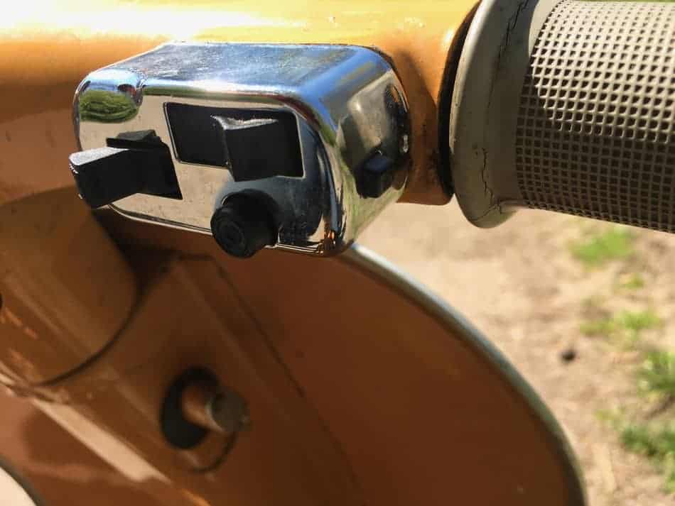 the switches on a classic vespa are located on the right side of the steering wheel. 