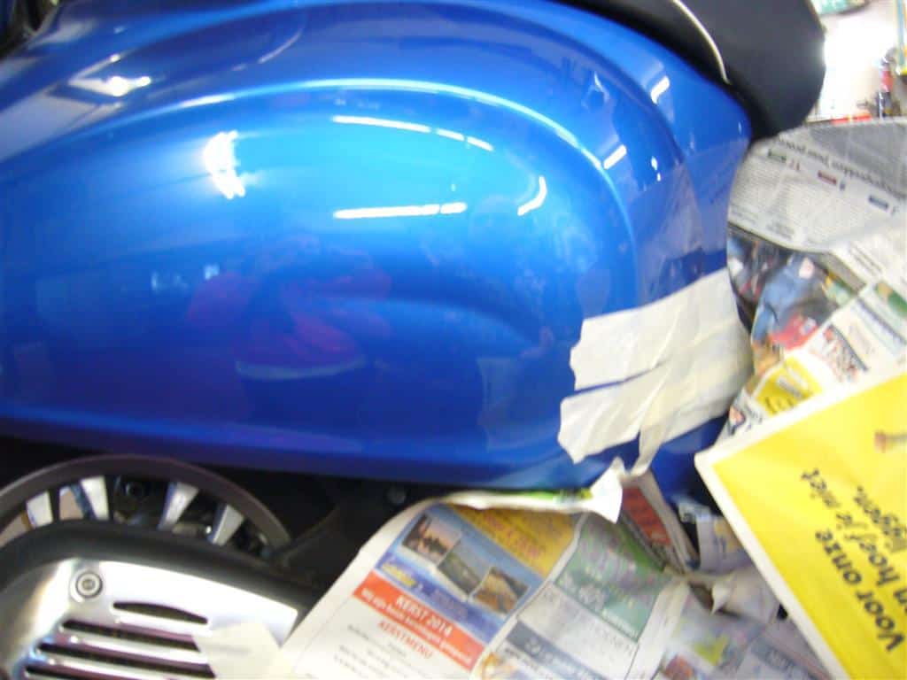 dent repair on the right cowl of a Vespa Sprint