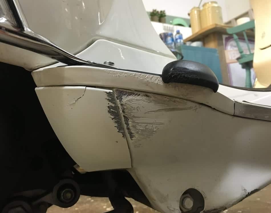 scratches on the side of the Vespa floorboard can be done by DIY dent and scratch removal