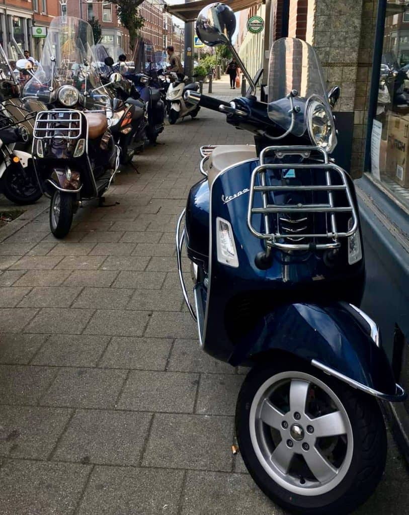 modern small frame vespa vs modern large frame vespa