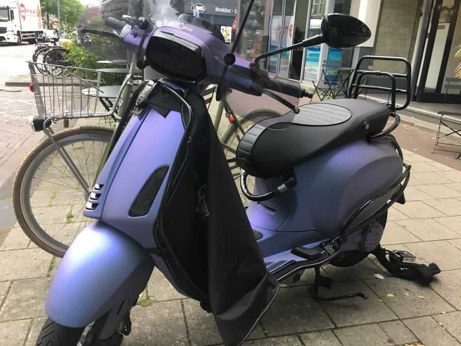 Vespa Sprint in Matte Metallic Purple