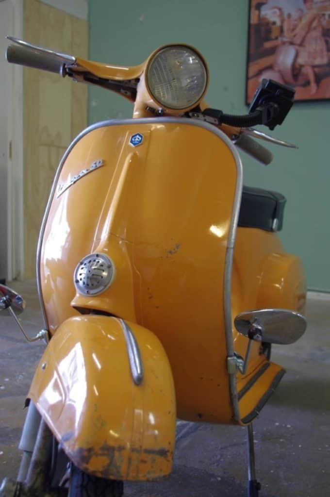 original color Giallo Positano on the Vespa V50 from 1974