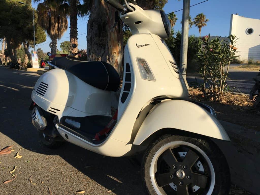 Vespa GTS 300 in white