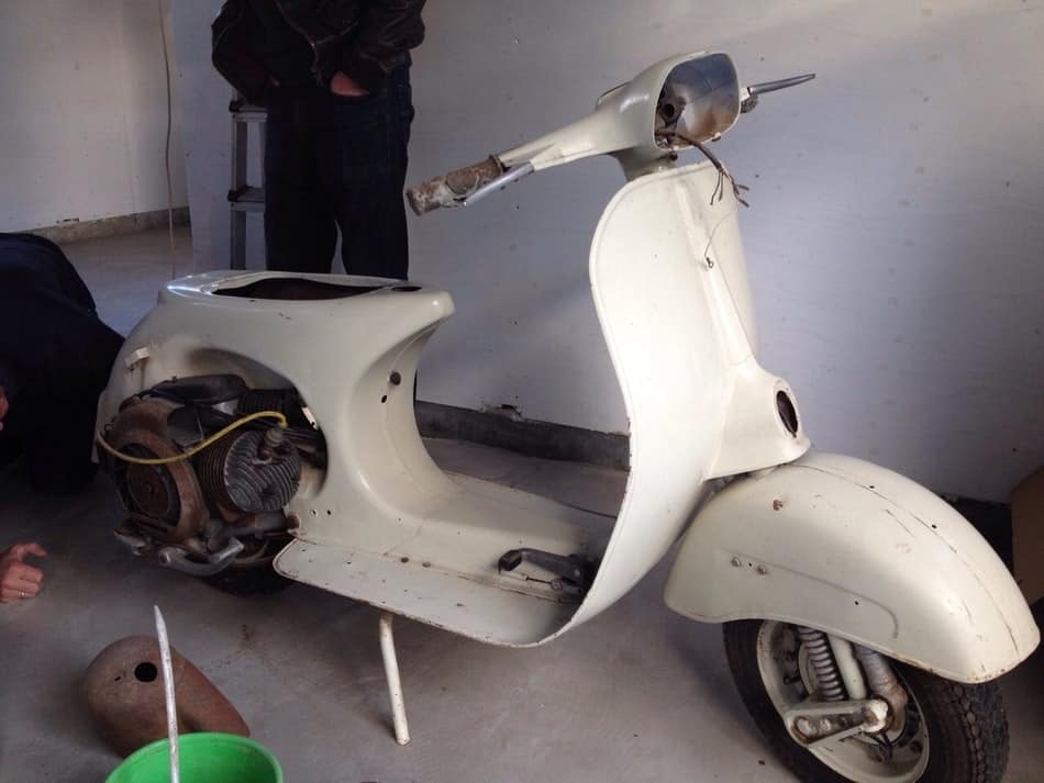 classic Vespa Sprint ready for restoration