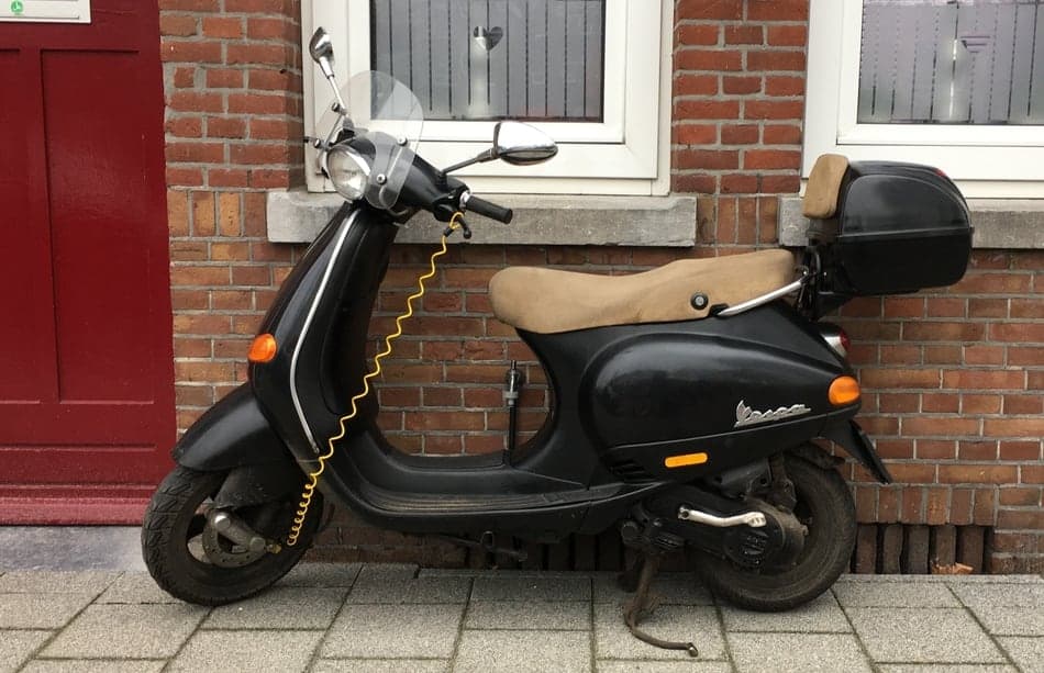 Vespa ET2 is still a popular modern Vespa