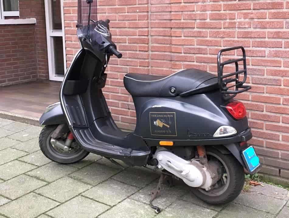 you cant carry a passenger on a vespa if it has a single seat