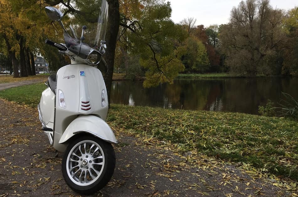 white second hand Vespa Sprint in good condition