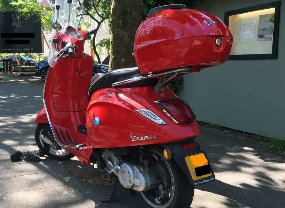 vespa sprint with a top case