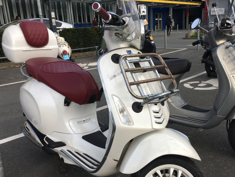 The Best Vespa Accessories To Increase Your Driving Comfort - Vespavirgin