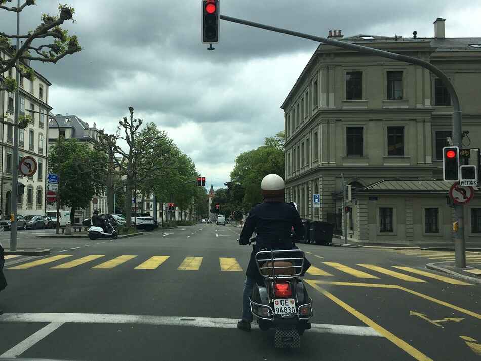 vespa are a easy drive through the city