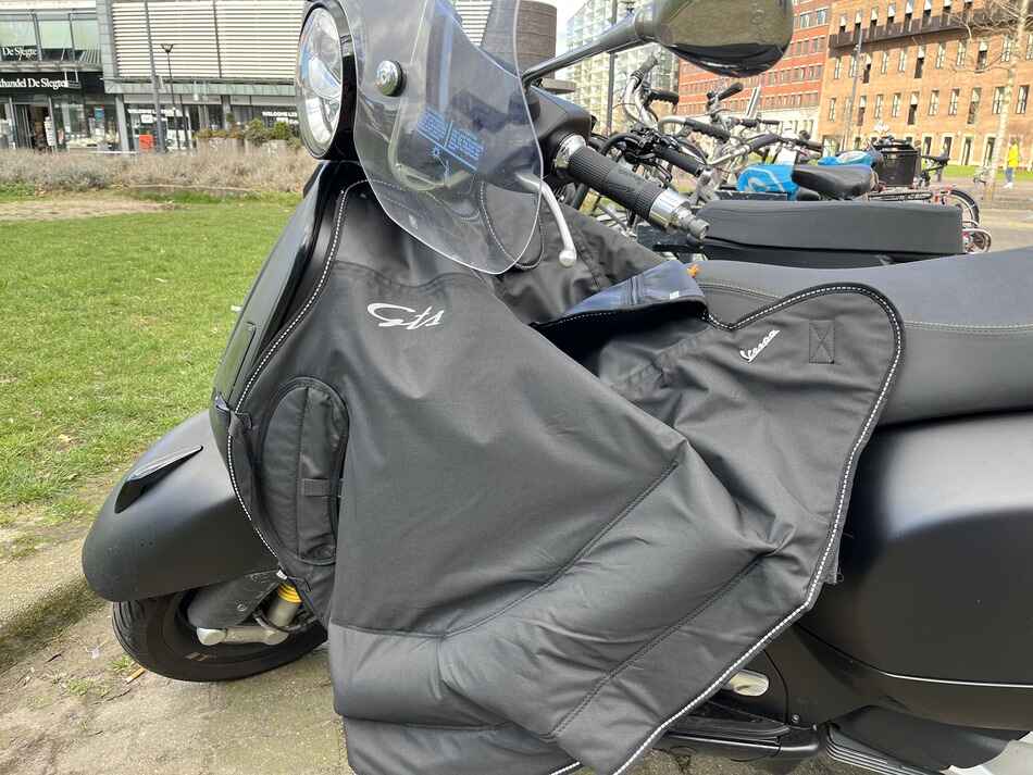 Leg cover for the Vespa GTS when it's raining